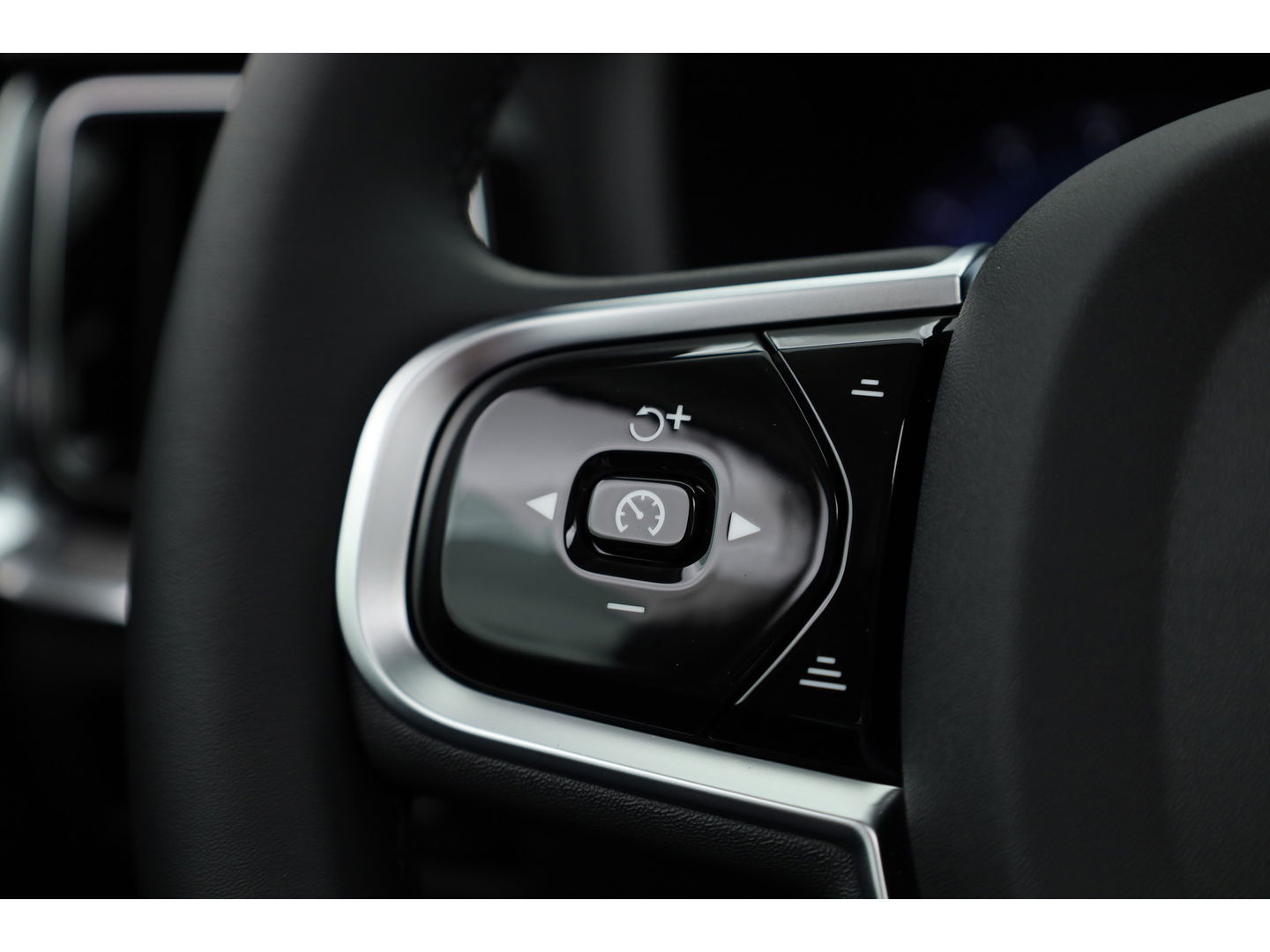 Volvo S60 2.0 Recharge T8 AWD Ultimate Dark | Pano | Head-up | 360 camera | 19 inch | H&K Audio | Gelamineerd Glas |