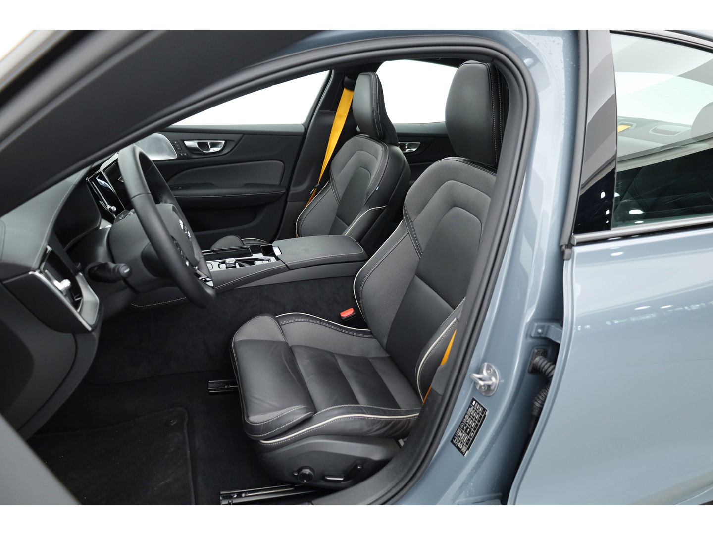 Volvo S60 T8 Polestar Engineered '455pk' | Pano-dak | Bowers & Wilkins Audio | 360 camera | Gelaagd glas |
