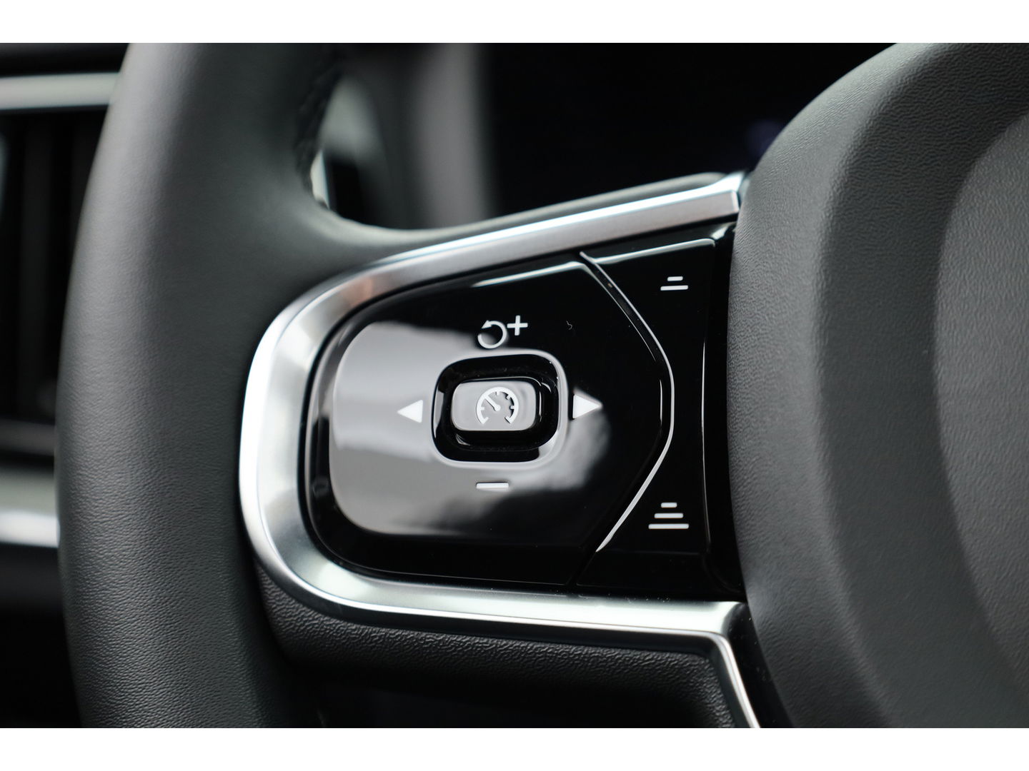 Volvo V60 2.0 T8 Recharge AWD Ultimate Dark | Bowers & Wilkins | Head-up | Trekhaak | 360cam | Pilot Assist |
