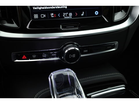 Volvo V60 2.0 T8 Recharge AWD Ultimate Dark | Bowers & Wilkins | Head-up | Trekhaak | 360cam | Pilot Assist |
