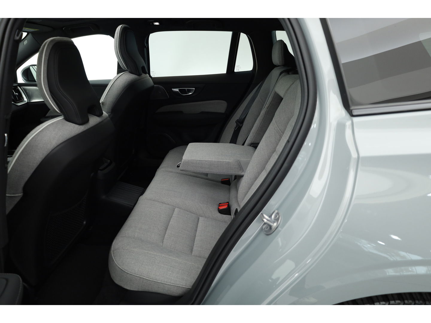 Volvo V60 2.0 T8 Recharge AWD Ultimate Dark | Bowers & Wilkins | Head-up | Trekhaak | 360cam | Pilot Assist |