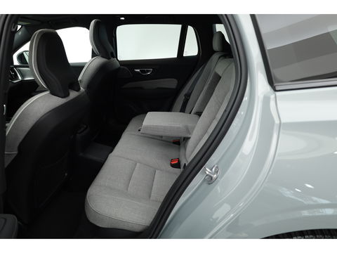 Volvo V60 2.0 T8 Recharge AWD Ultimate Dark | Bowers & Wilkins | Head-up | Trekhaak | 360cam | Pilot Assist |