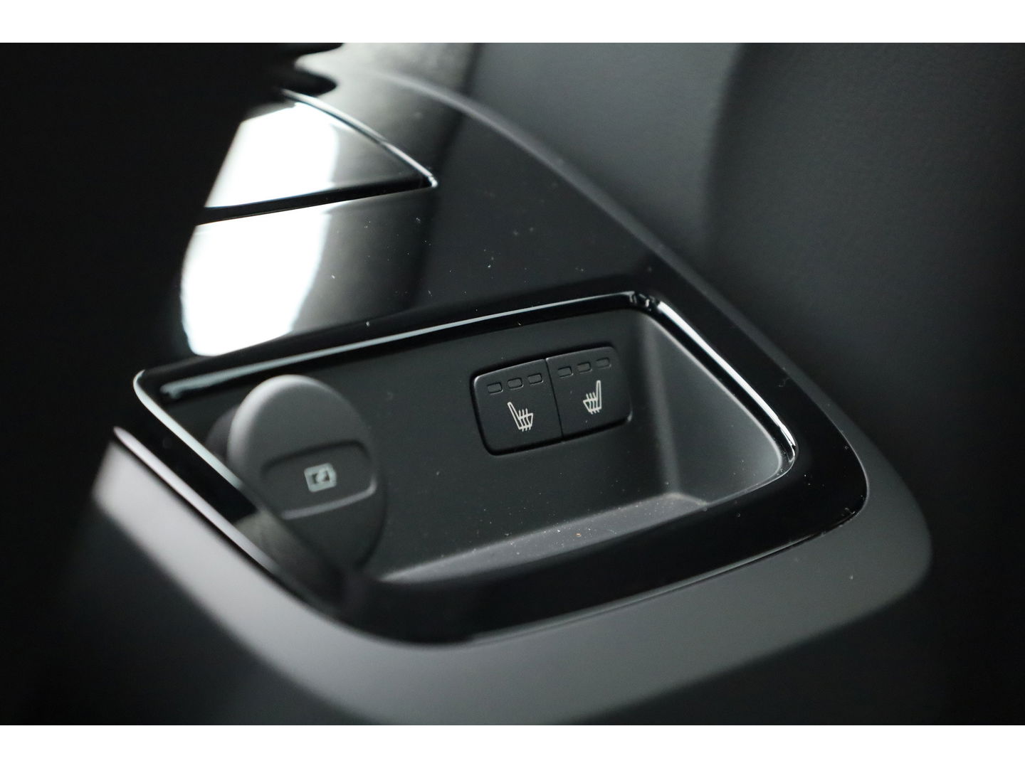Volvo V60 2.0 T8 Recharge AWD Ultimate Dark | Bowers & Wilkins | Head-up | Trekhaak | 360cam | Pilot Assist |