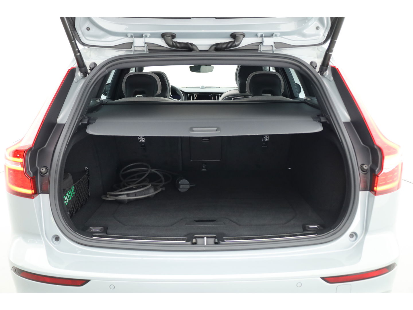 Volvo V60 2.0 T8 Recharge AWD Ultimate Dark | Bowers & Wilkins | Head-up | Trekhaak | 360cam | Pilot Assist |