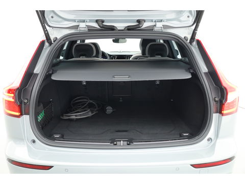 Volvo V60 2.0 T8 Recharge AWD Ultimate Dark | Bowers & Wilkins | Head-up | Trekhaak | 360cam | Pilot Assist |