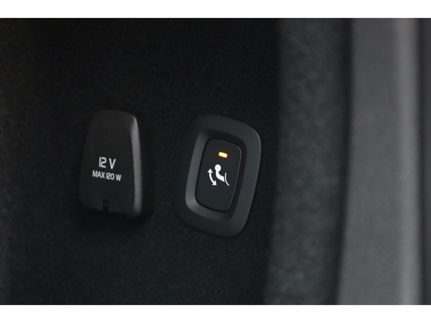 Volvo V60 2.0 T8 Recharge AWD Ultimate Dark | Bowers & Wilkins | Head-up | Trekhaak | 360cam | Pilot Assist |