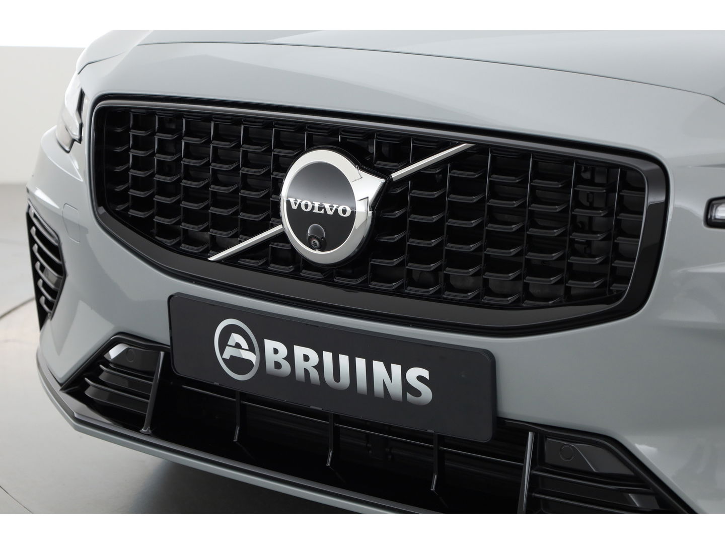 Volvo V60 2.0 T8 Recharge AWD Ultimate Dark | Bowers & Wilkins | Head-up | Trekhaak | 360cam | Pilot Assist |