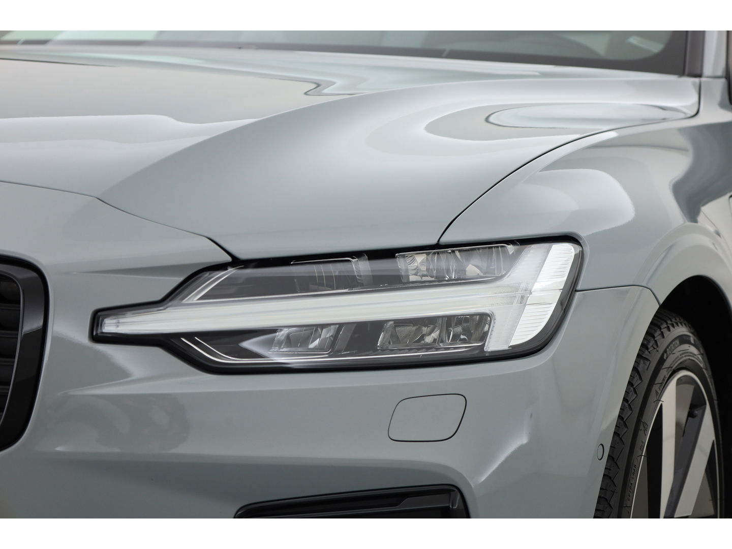 Volvo V60 2.0 T8 Recharge AWD Ultimate Dark | Bowers & Wilkins | Head-up | Trekhaak | 360cam | Pilot Assist |