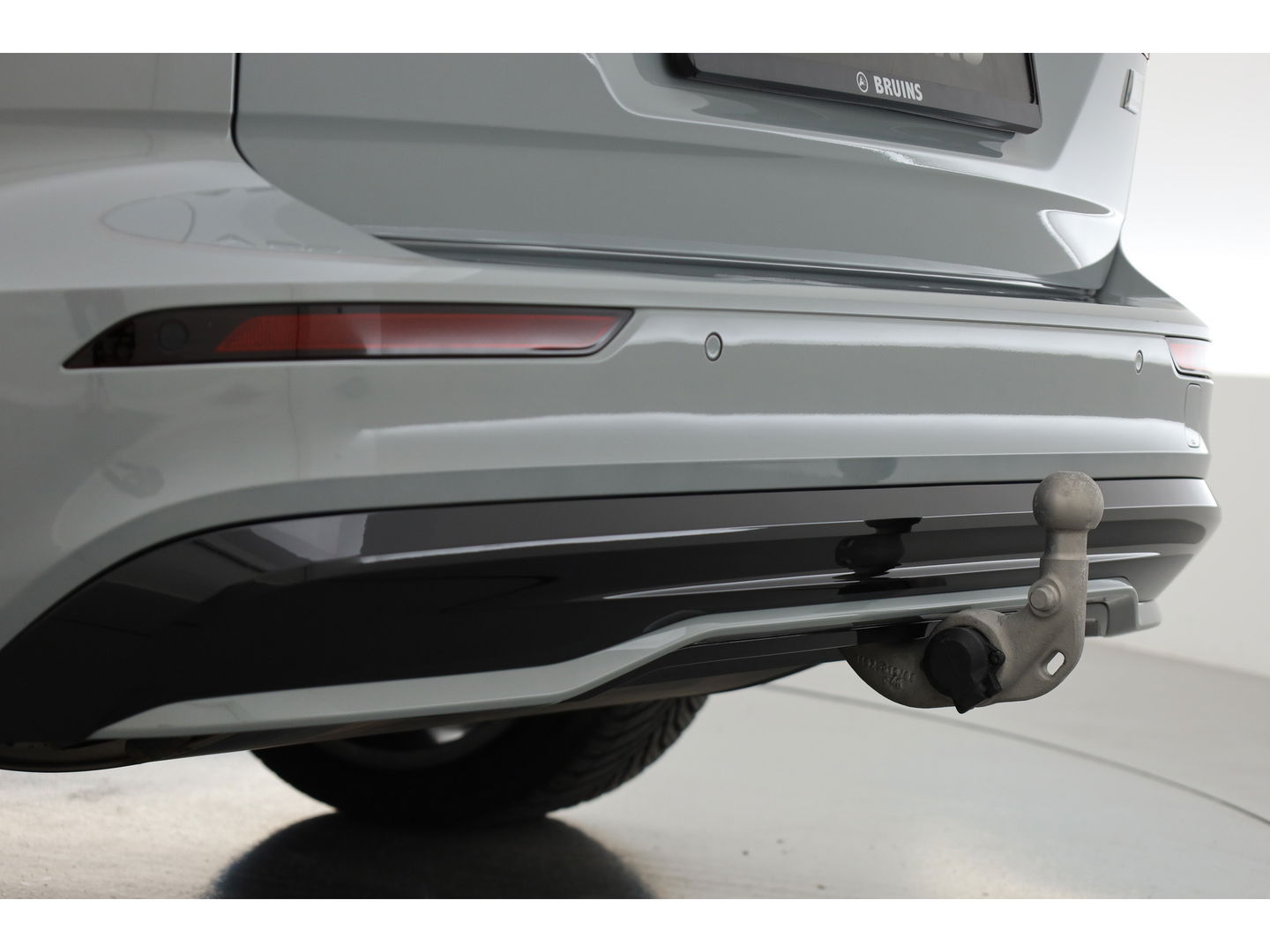 Volvo V60 2.0 T8 Recharge AWD Ultimate Dark | Bowers & Wilkins | Head-up | Trekhaak | 360cam | Pilot Assist |