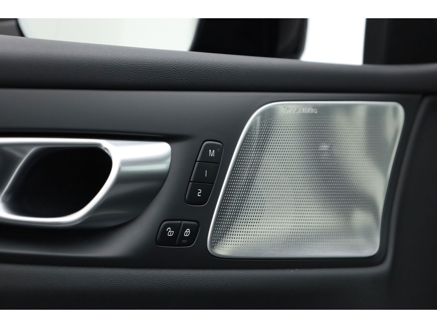 Volvo V60 2.0 T8 Recharge AWD Ultimate Dark | Bowers & Wilkins | Head-up | Trekhaak | 360cam | Pilot Assist |