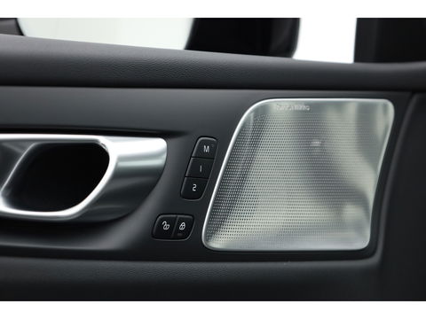 Volvo V60 2.0 T8 Recharge AWD Ultimate Dark | Bowers & Wilkins | Head-up | Trekhaak | 360cam | Pilot Assist |