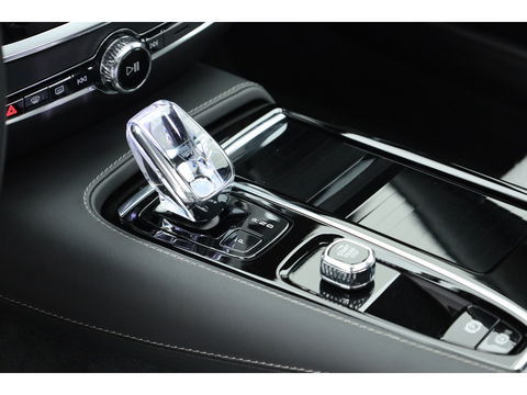 Volvo V60 2.0 T8 Recharge AWD Ultimate Dark | Bowers & Wilkins | Head-up | Trekhaak | 360cam | Pilot Assist |