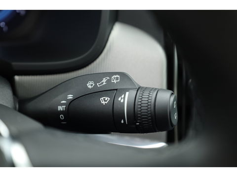 Volvo V90 B4 Ultimate Bright 197pk | Pano | HUD | 360cam | H&K | Memory seats | Standkachel |
