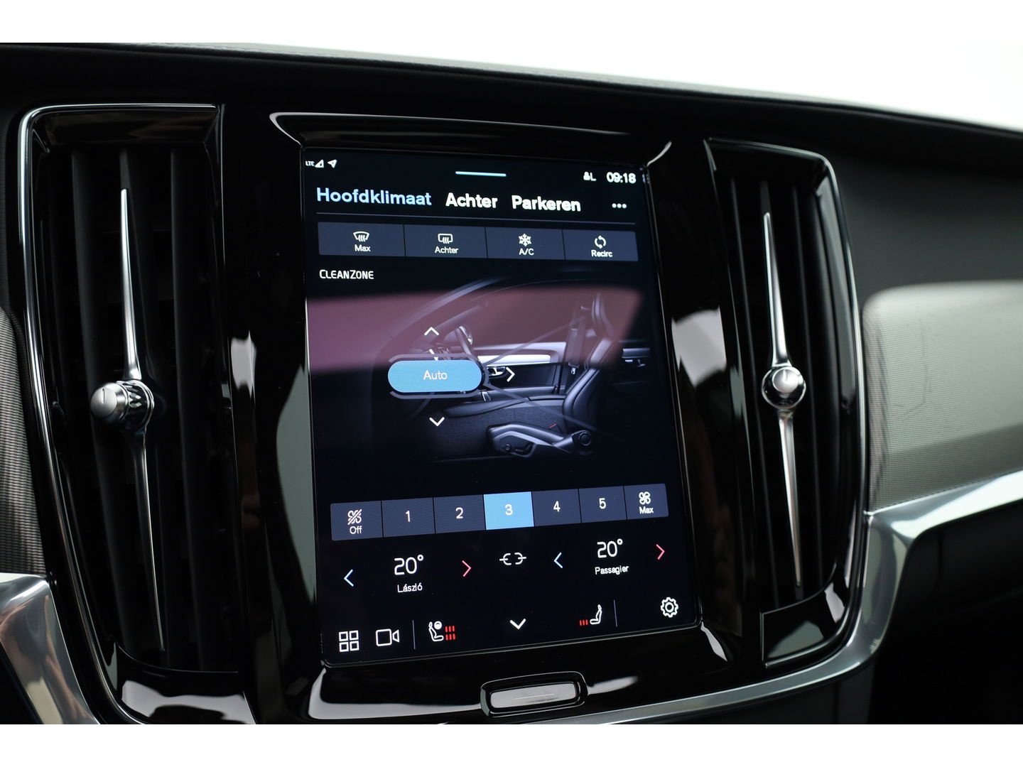 Volvo V90 B4 Ultimate Bright 197pk | Pano | HUD | 360cam | H&K | Memory seats | Standkachel |