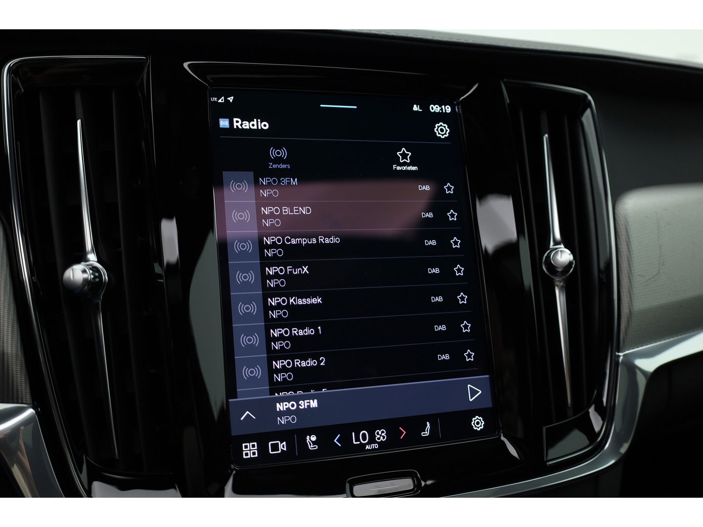 Volvo V90 B4 Ultimate Bright 197pk | Pano | HUD | 360cam | H&K | Memory seats | Standkachel |