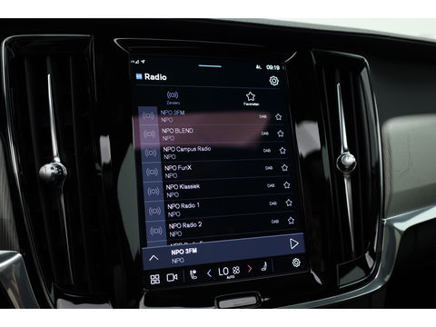 Volvo V90 B4 Ultimate Bright 197pk | Pano | HUD | 360cam | H&K | Memory seats | Standkachel |