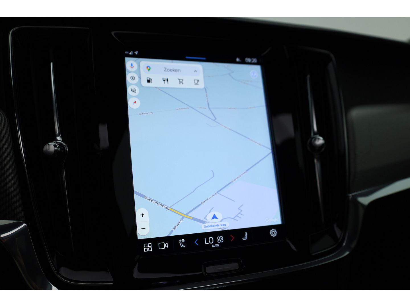 Volvo V90 B4 Ultimate Bright 197pk | Pano | HUD | 360cam | H&K | Memory seats | Standkachel |