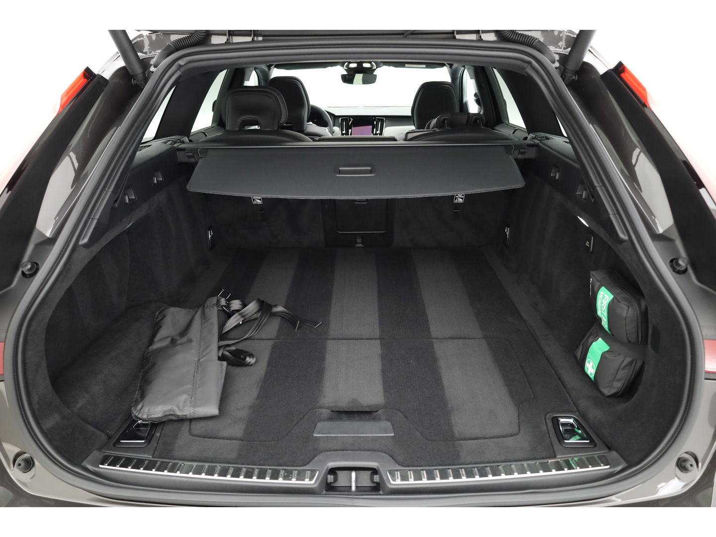 Volvo V90 B4 Ultimate Bright 197pk | Pano | HUD | 360cam | H&K | Memory seats | Standkachel |