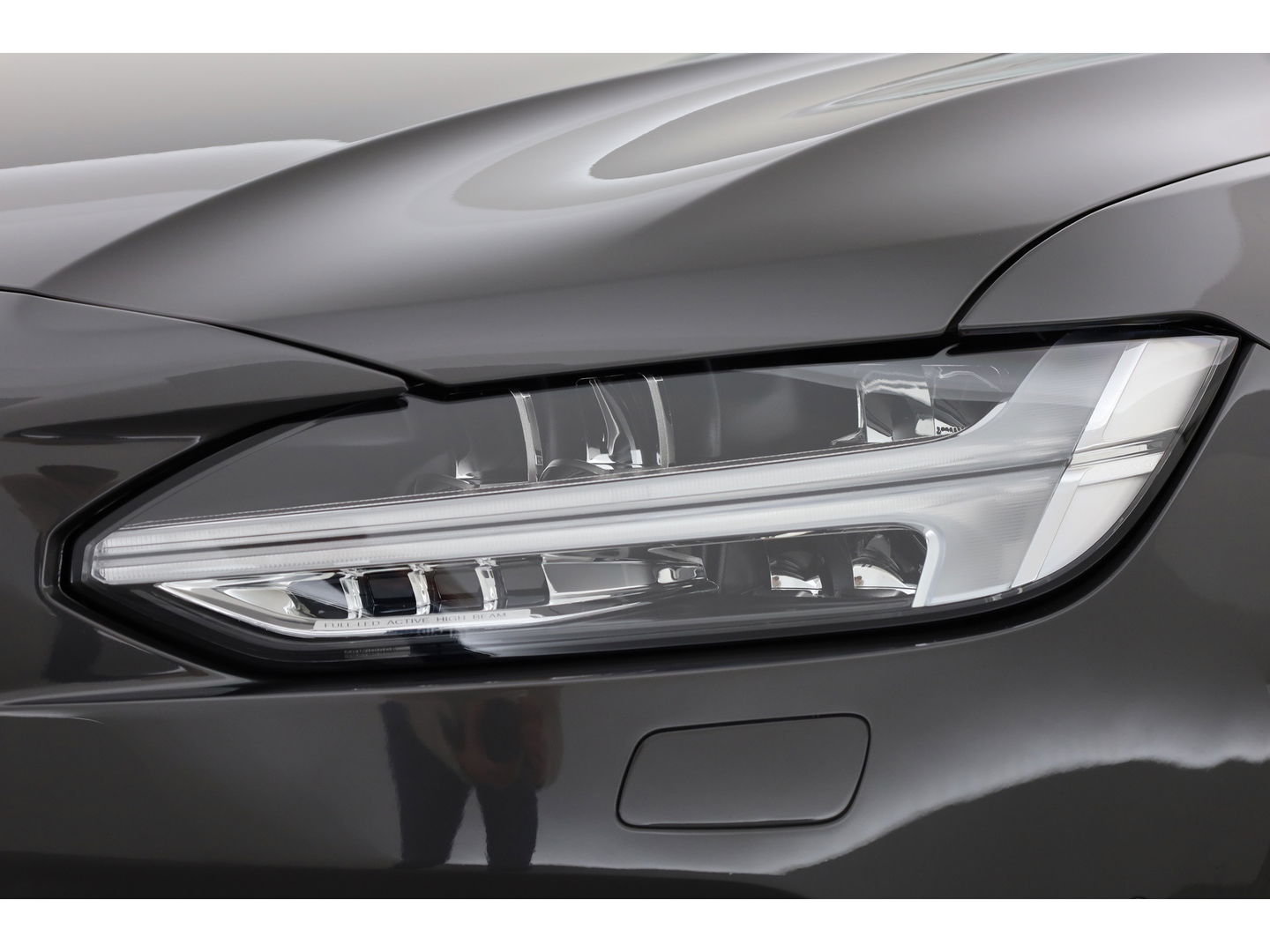 Volvo V90 B4 Ultimate Bright 197pk | Pano | HUD | 360cam | H&K | Memory seats | Standkachel |