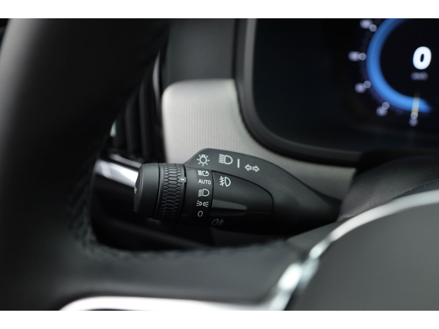 Volvo V90 B4 Ultimate Bright 197pk | Pano | HUD | 360cam | H&K | Memory seats | Standkachel |