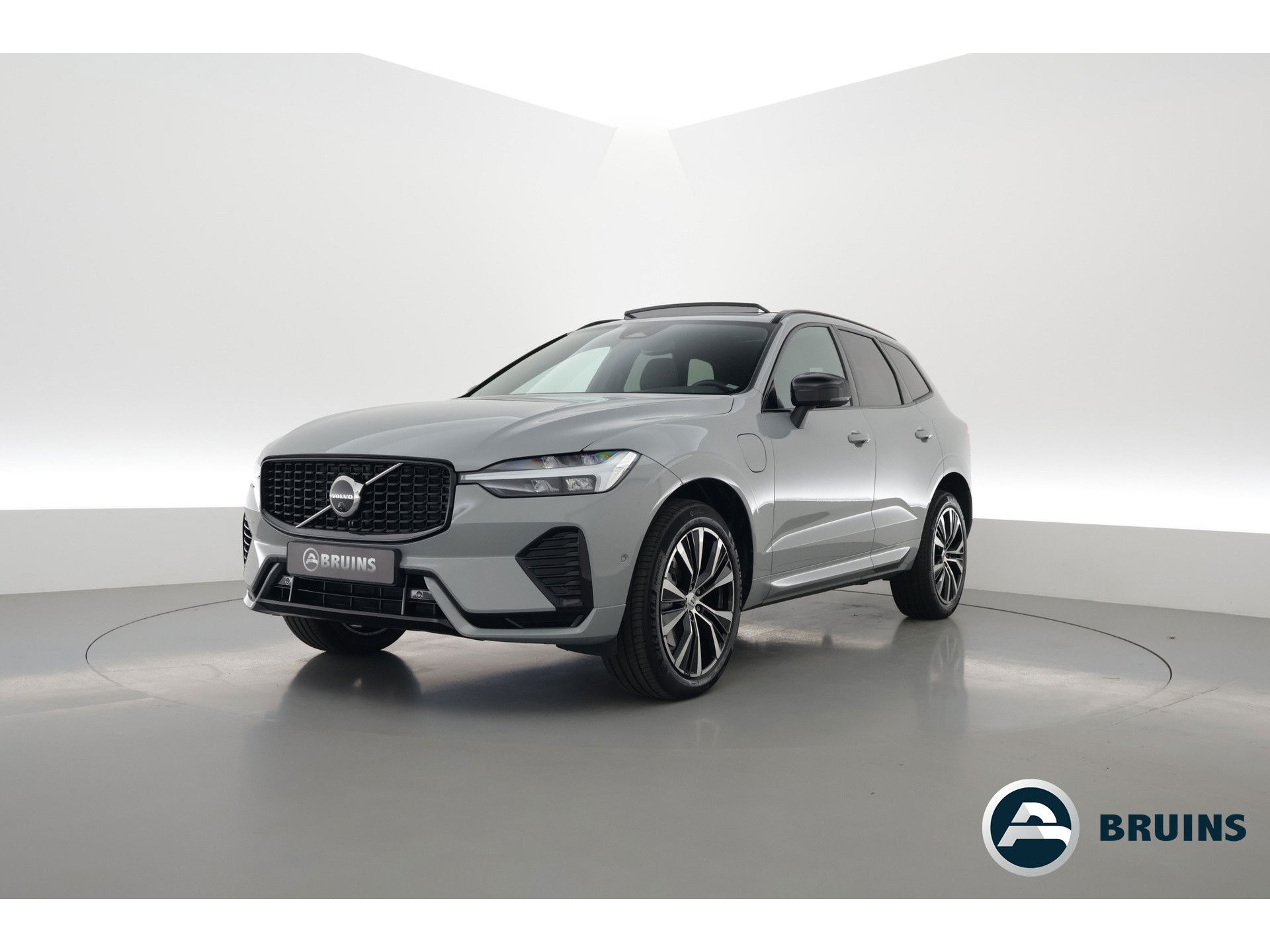Volvo XC60 2.0 T8 Plug-in hybrid AWD Plus Dark | Pano-dak | 360 Cam. | BLIS | H&K | ACC |