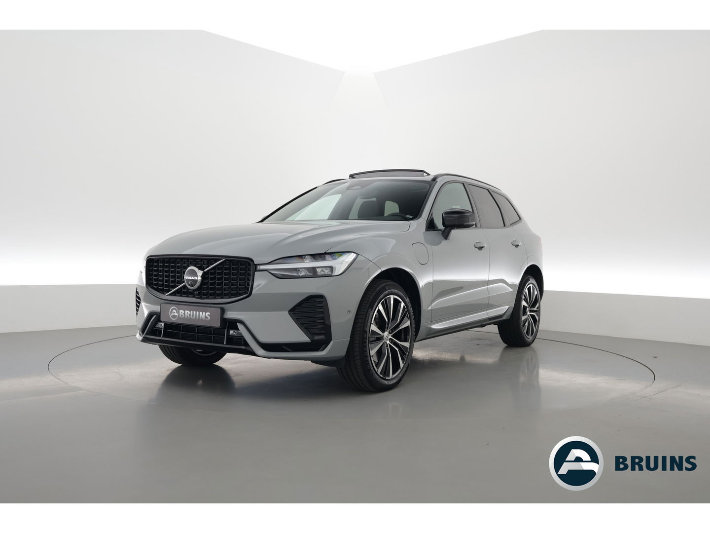 Volvo XC60 2.0 T8 Plug-in hybrid AWD Plus Dark | Pano-dak | 360 Cam. | BLIS | H&K | ACC |
