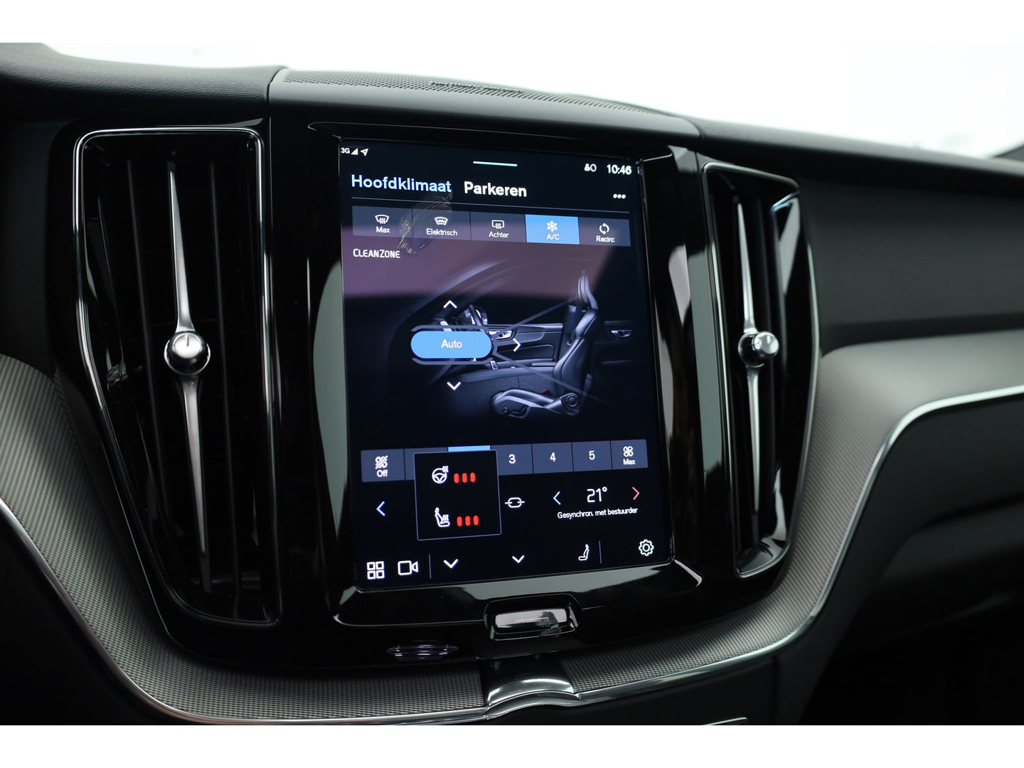 Volvo XC60 2.0 T8 Plug-in hybrid AWD Plus Dark | Pano-dak | 360 Cam. | BLIS | H&K | ACC |