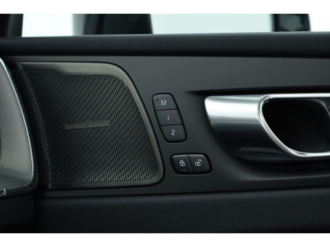 Volvo XC60 2.0 T8 Plug-in hybrid AWD Plus Dark | Pano-dak | 360 Cam. | BLIS | H&K | ACC |