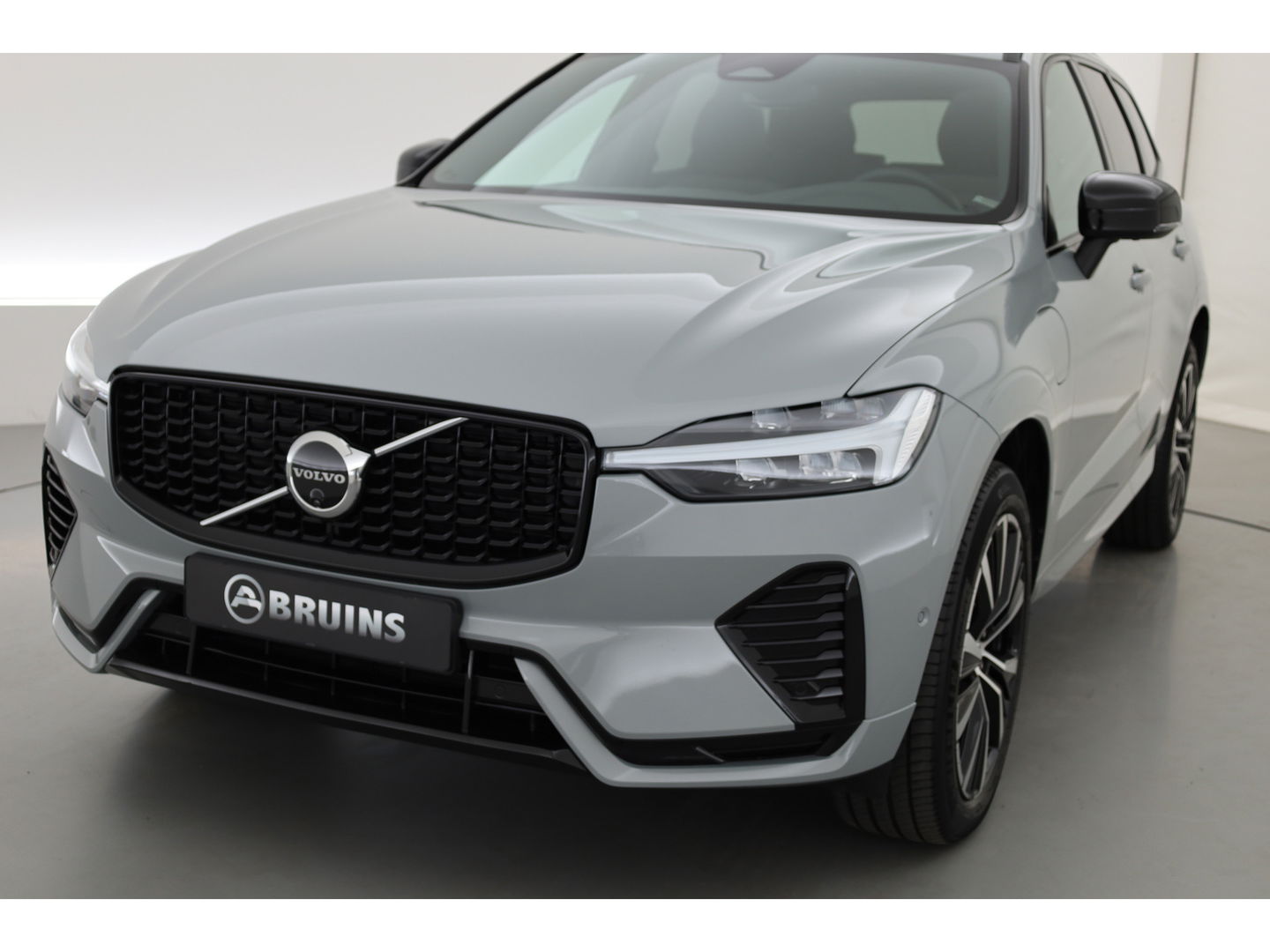 Volvo XC60 2.0 T8 Plug-in hybrid AWD Plus Dark | Pano-dak | 360 Cam. | BLIS | H&K | ACC |