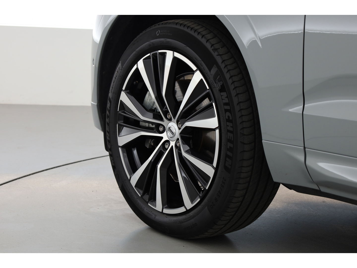 Volvo XC60 2.0 T8 Plug-in hybrid AWD Plus Dark | Pano-dak | 360 Cam. | BLIS | H&K | ACC |