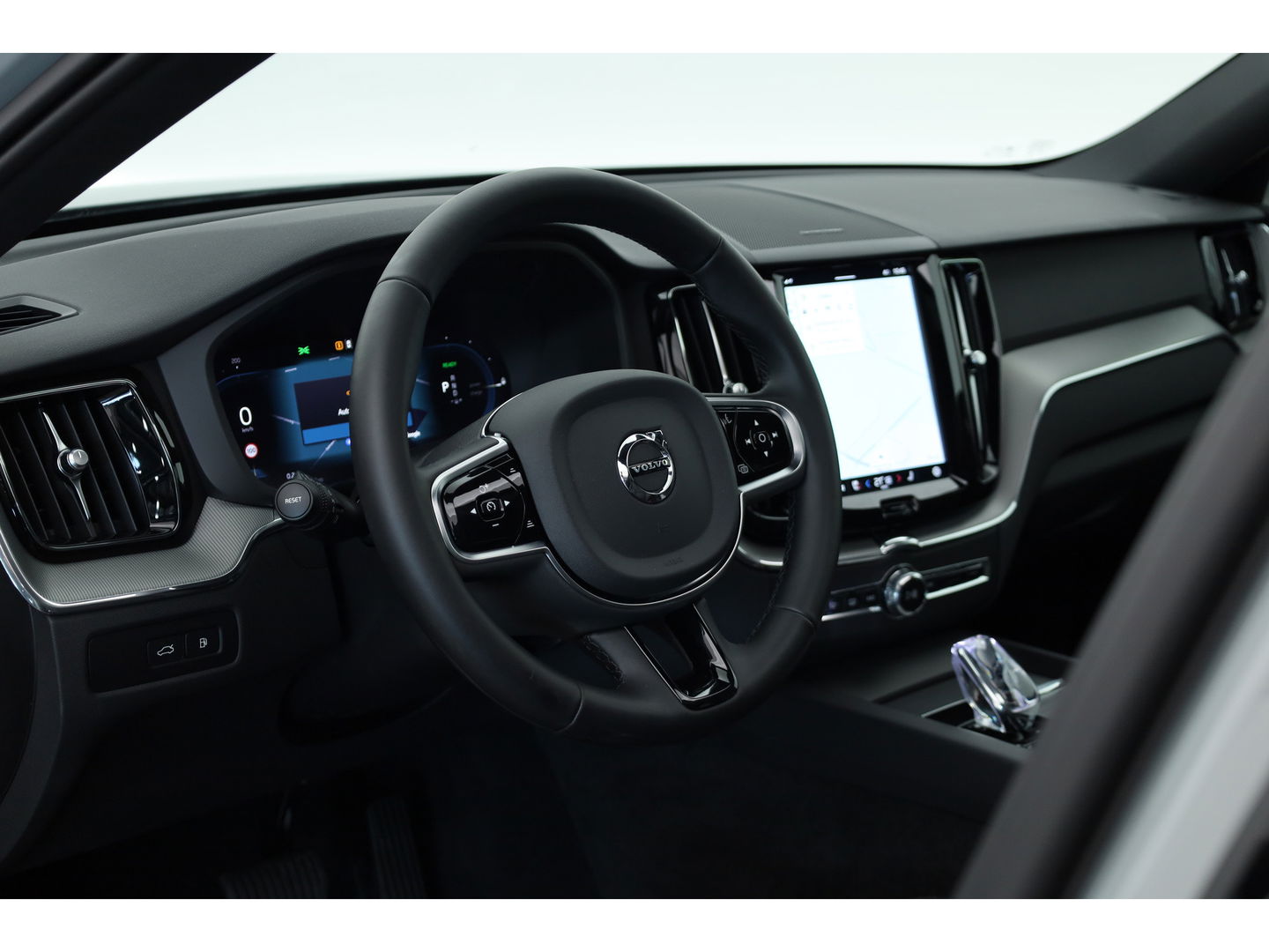 Volvo XC60 2.0 T8 Plug-in hybrid AWD Plus Dark | Pano-dak | 360 Cam. | BLIS | H&K | ACC |