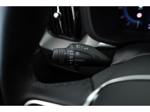 Volvo XC60 2.0 T8 Plug-in hybrid AWD Plus Dark | Pano-dak | 360 Cam. | BLIS | H&K | ACC |