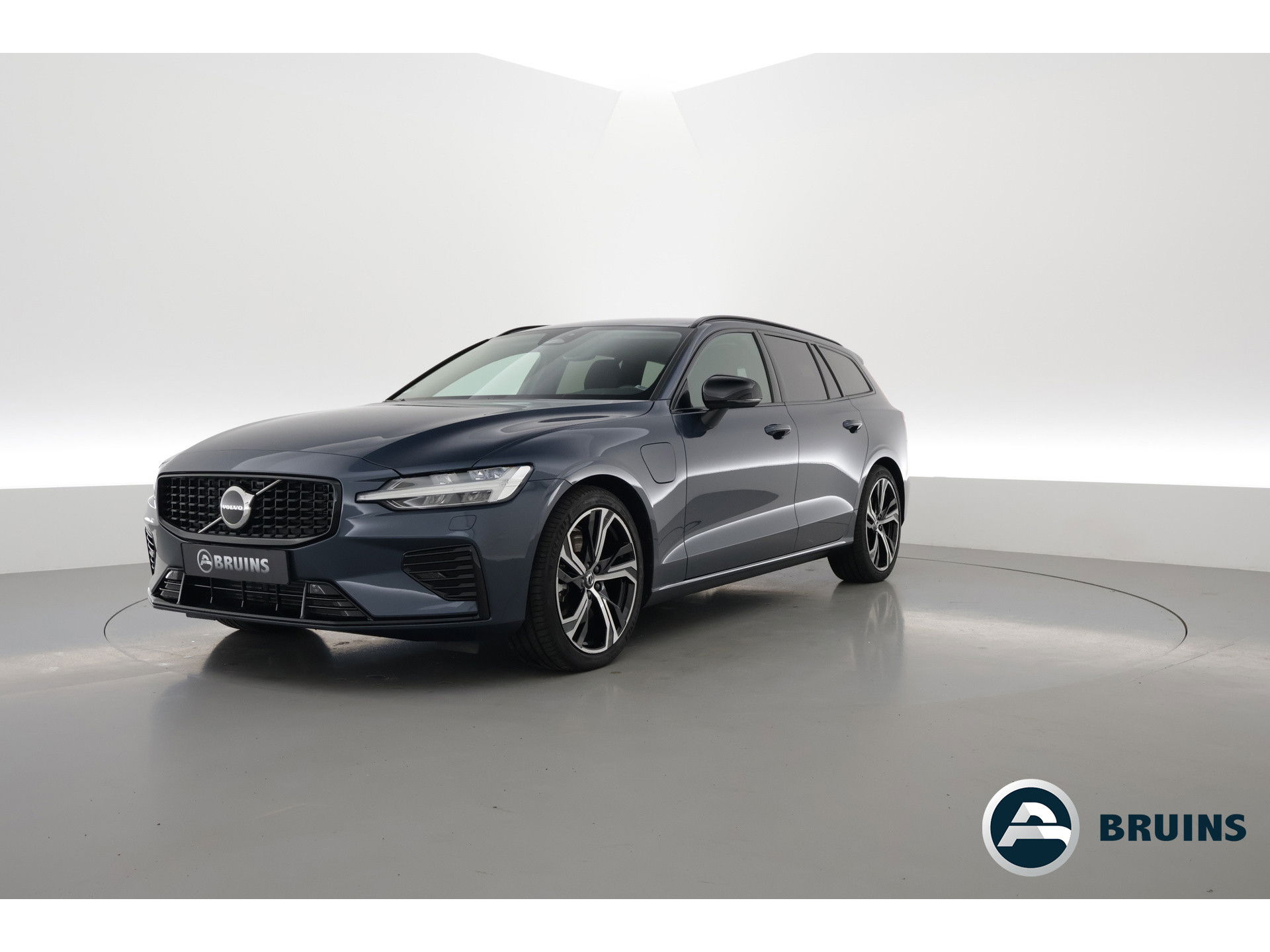 Volvo V60 2.0 T6 Plug-in hybrid AWD Plus Dark | H&K Audio | ACC | Blis | 4x stoel + stuurverw. | 19'' |