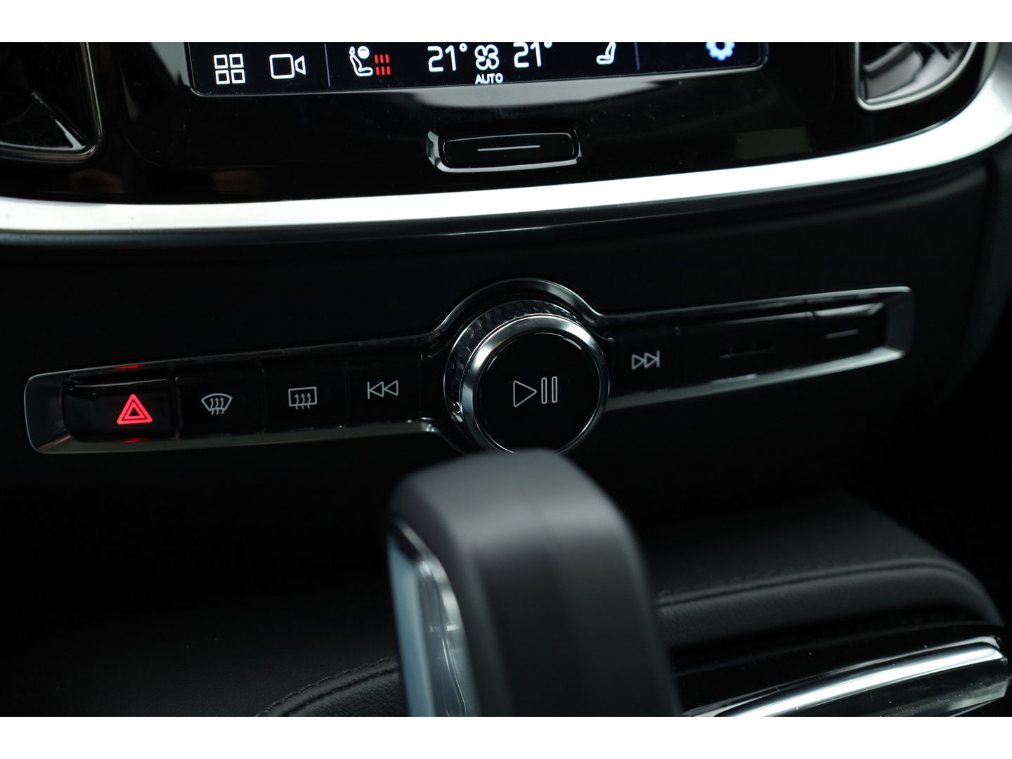 Volvo V60 2.0 T6 Plug-in hybrid AWD Plus Dark | H&K Audio | ACC | Blis | 4x stoel + stuurverw. | 19'' |
