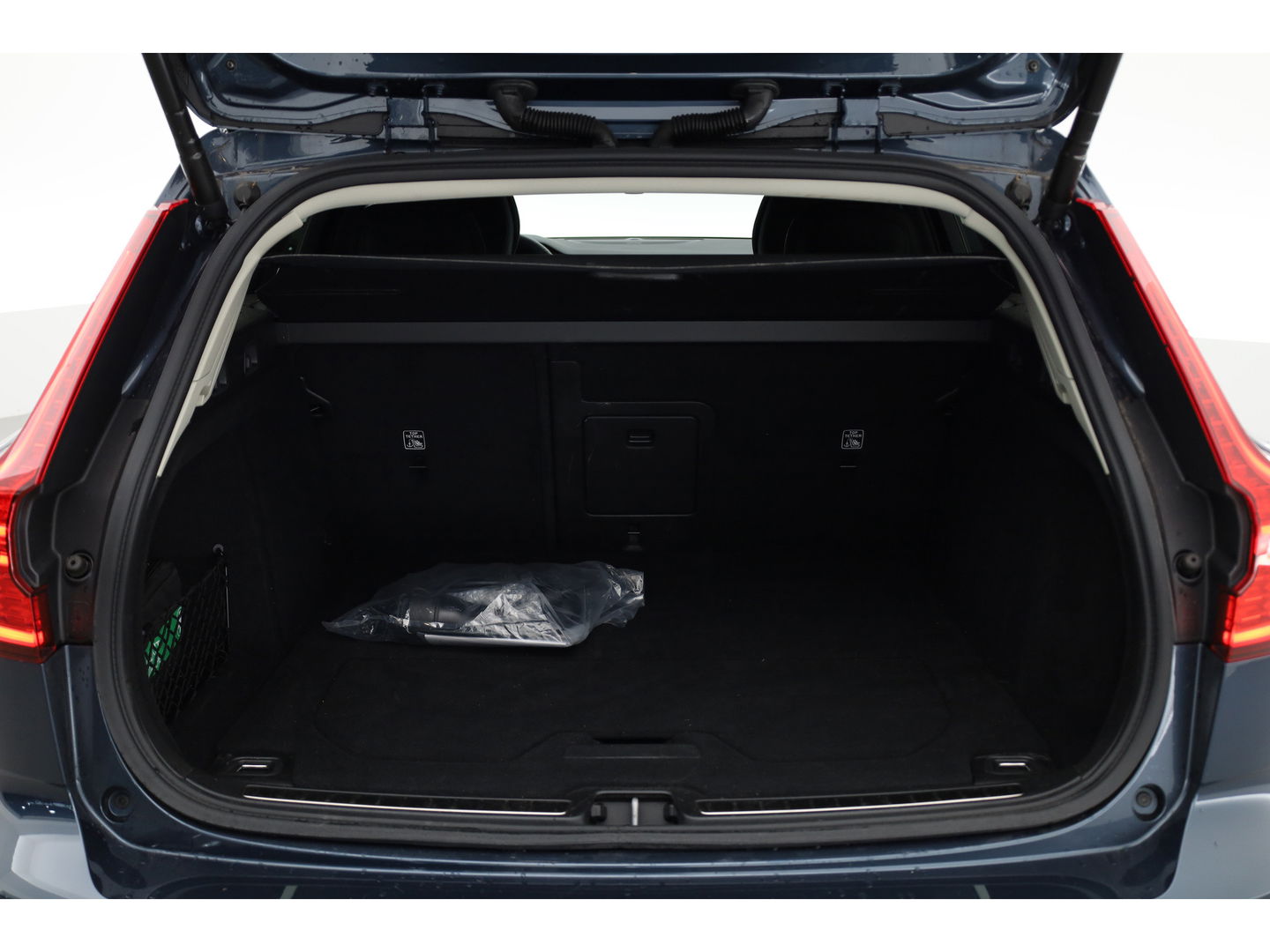 Volvo V60 2.0 T6 Plug-in hybrid AWD Plus Dark | H&K Audio | ACC | Blis | 4x stoel + stuurverw. | 19'' |
