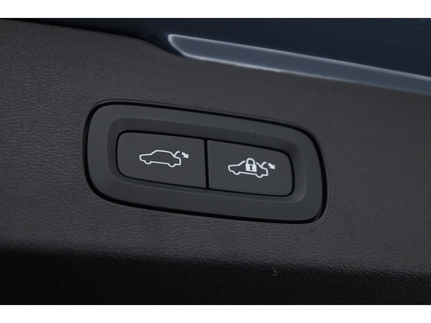 Volvo V60 2.0 T6 Plug-in hybrid AWD Plus Dark | H&K Audio | ACC | Blis | 4x stoel + stuurverw. | 19'' |