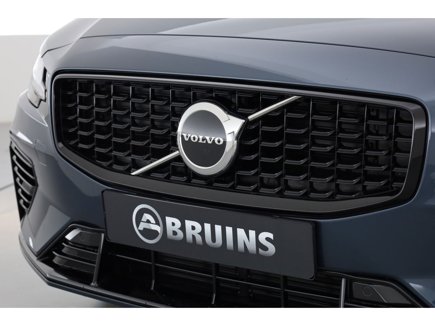 Volvo V60 2.0 T6 Plug-in hybrid AWD Plus Dark | H&K Audio | ACC | Blis | 4x stoel + stuurverw. | 19'' |