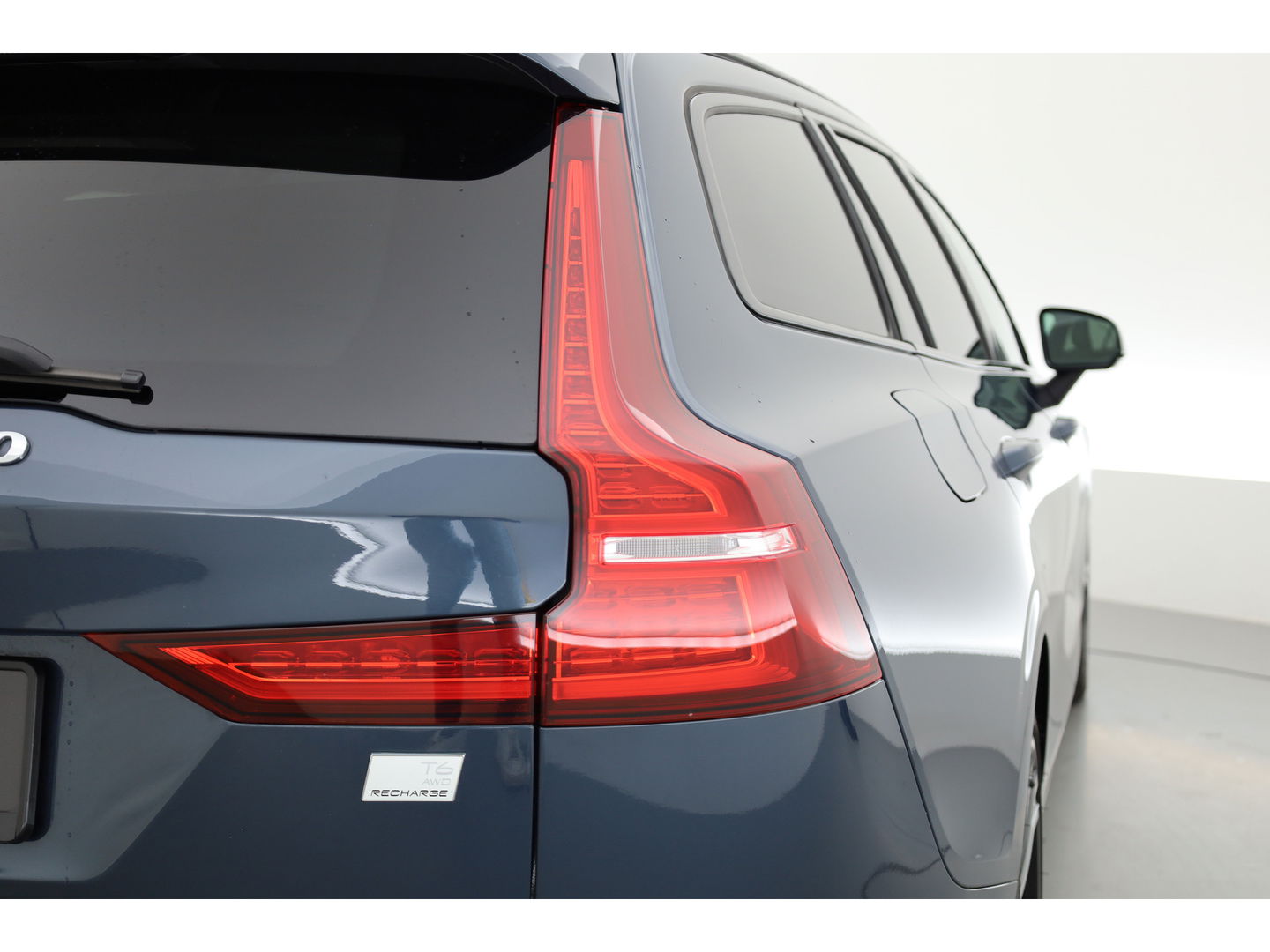 Volvo V60 2.0 T6 Plug-in hybrid AWD Plus Dark | H&K Audio | ACC | Blis | 4x stoel + stuurverw. | 19'' |