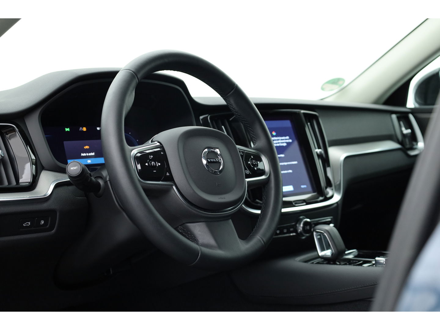Volvo V60 2.0 T6 Plug-in hybrid AWD Plus Dark | H&K Audio | ACC | Blis | 4x stoel + stuurverw. | 19'' |