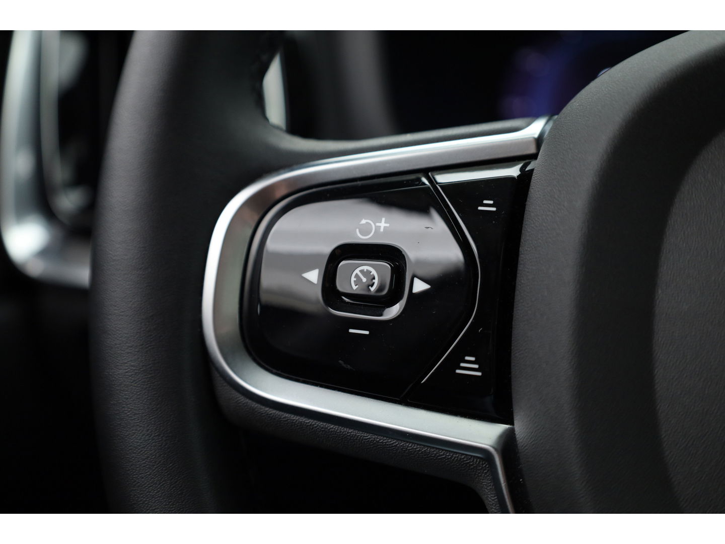 Volvo V60 2.0 T6 Plug-in hybrid AWD Plus Dark | H&K Audio | ACC | Blis | 4x stoel + stuurverw. | 19'' |