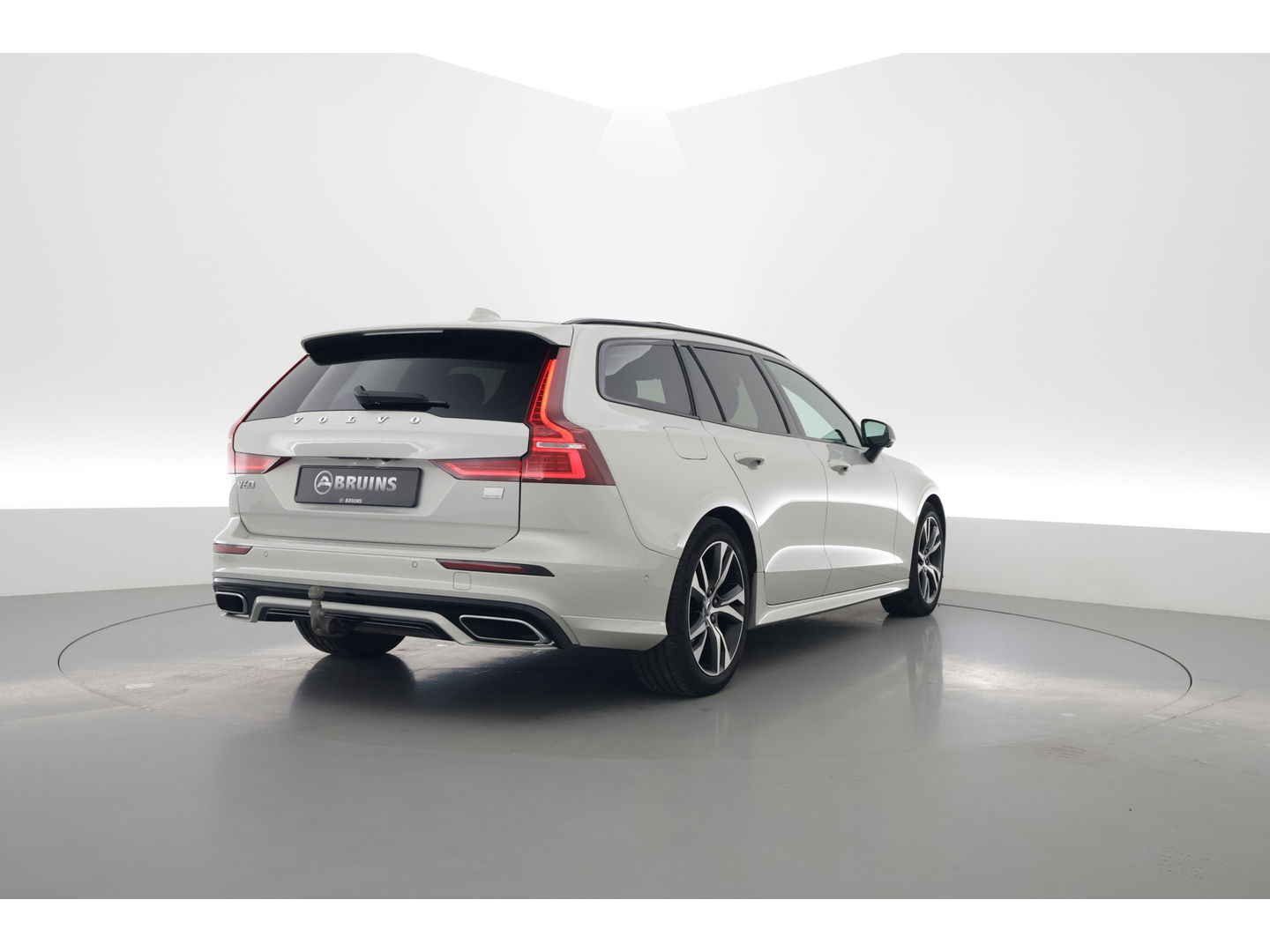 Volvo V60 2.0 T6 Recharge AWD R-Design | Pano | HUD | Bowers & Wilkins |  Stoelverw.+ verkoeling | 360 camera | ACC |