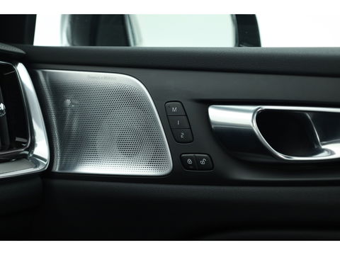 Volvo V60 2.0 T6 Recharge AWD R-Design | Pano | HUD | Bowers & Wilkins |  Stoelverw.+ verkoeling | 360 camera | ACC |