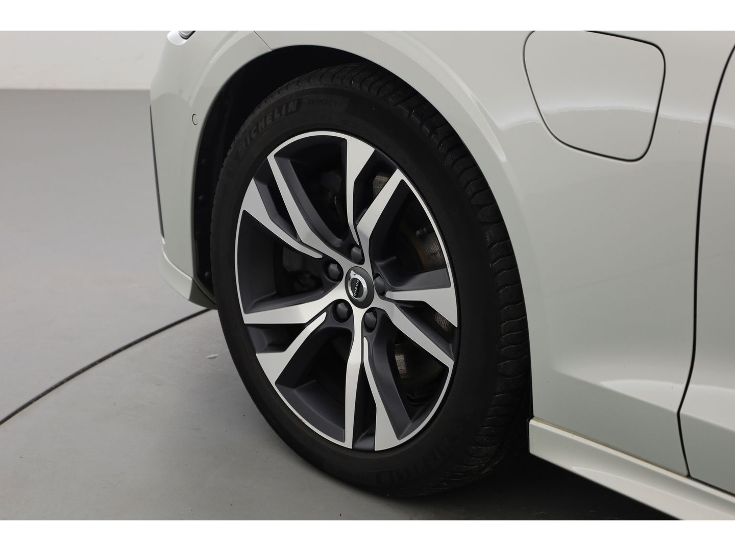 Volvo V60 2.0 T6 Recharge AWD R-Design | Pano | HUD | Bowers & Wilkins |  Stoelverw.+ verkoeling | 360 camera | ACC |