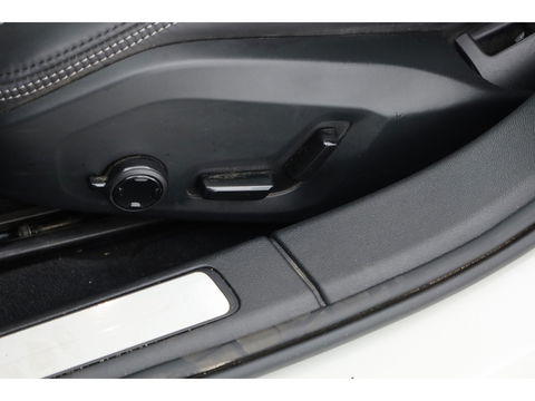 Volvo V60 2.0 T6 Recharge AWD R-Design | Pano | HUD | Bowers & Wilkins |  Stoelverw.+ verkoeling | 360 camera | ACC |