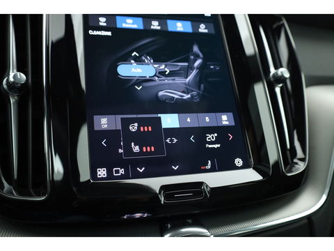 Volvo XC60 2.0 T6 Plug-in hybrid AWD Plus Bright | Pano-dak | H&K Audio | stoel + stuurverwarming |