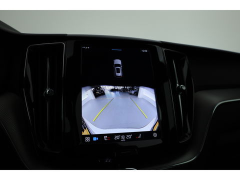 Volvo XC60 2.0 T6 Plug-in hybrid AWD Plus Bright | Pano-dak | H&K Audio | stoel + stuurverwarming |
