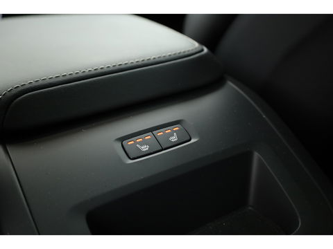 Volvo XC60 2.0 T6 Plug-in hybrid AWD Plus Bright | Pano-dak | H&K Audio | stoel + stuurverwarming |