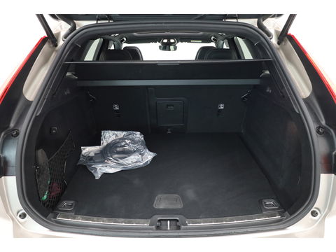 Volvo XC60 2.0 T6 Plug-in hybrid AWD Plus Bright | Pano-dak | H&K Audio | stoel + stuurverwarming |