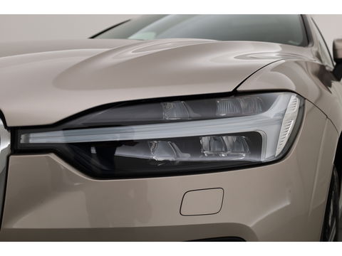 Volvo XC60 2.0 T6 Plug-in hybrid AWD Plus Bright | Pano-dak | H&K Audio | stoel + stuurverwarming |