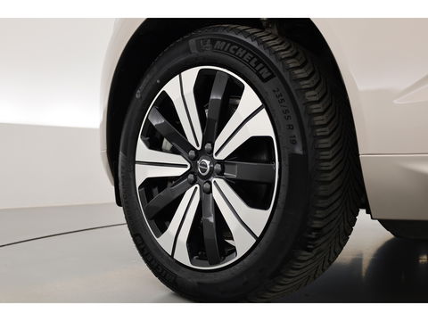Volvo XC60 2.0 T6 Plug-in hybrid AWD Plus Bright | Pano-dak | H&K Audio | stoel + stuurverwarming |